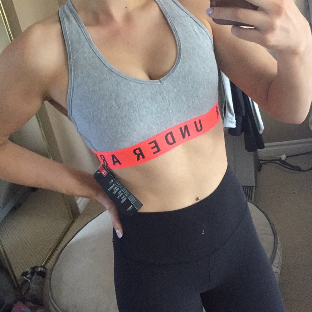 Under Armour Sports bra NWT - Picture 1 of 3